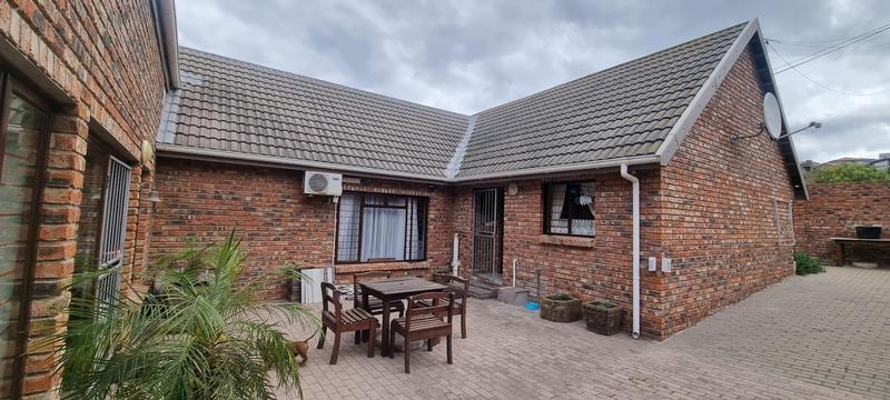 5 Bedroom Property for Sale in Tergniet Western Cape